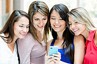 women-love-tech-social-media-01_ser2kk_au1jzd1_pxgeqn_xz7gwm.jpg