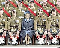 normal_Queen%20and%20Scots%20soldiers.jpg