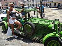 sheRakelRodrigues(greenMobile).jpg