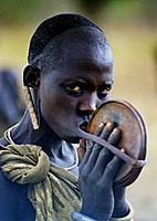 Mursi-lady-01.jpg