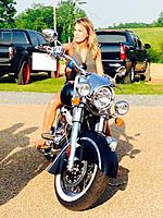 carrie-underwood-gets-a-2014-indian-chief-as-a-present-from-miranda-lambert-81838_1.jpg